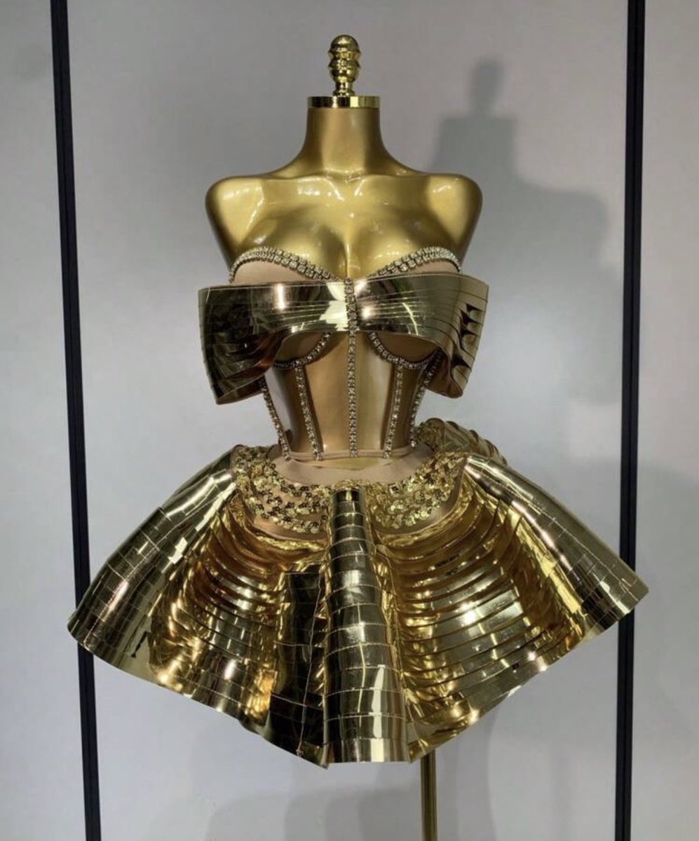 FitGuera99's tweet photo. How sparkly can the gala look be? https://t.co/eFjiJu6gl9