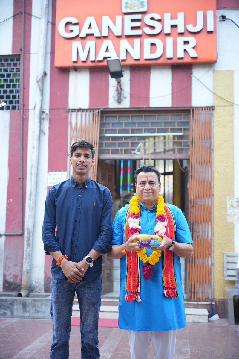 SonuJoshi7253's tweet photo. @Sunil_Deodhar  जी के जन्मदिन के पावन अवसर पर आज गणपति बप्पा, प्राचीन हनुमान मंदिर एवं गुरुद्वारे में दर्शन कर उनके उत्तम स्वास्थ्य एवं दीर्घायु की प्रार्थना की। 🙏🚩

जन्मदिन की हार्दिक शुभकामनाएं! 🎂 https://t.co/kPA5leLE4h