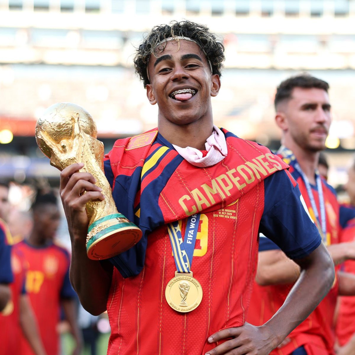 TouchlineX's tweet photo. 🚨💣 𝐄𝐗𝐂𝐋𝐔𝐒𝐈𝐕𝐄: Ballon d'Or voting journalists believe they had one of the TOUGHEST decisions when they cast their vote for the 2026 winner.

Many voters believe this is one of the toughest decisions ever, having one of the most unclear winners in history, since the top candidates have more than enough merits to win it.