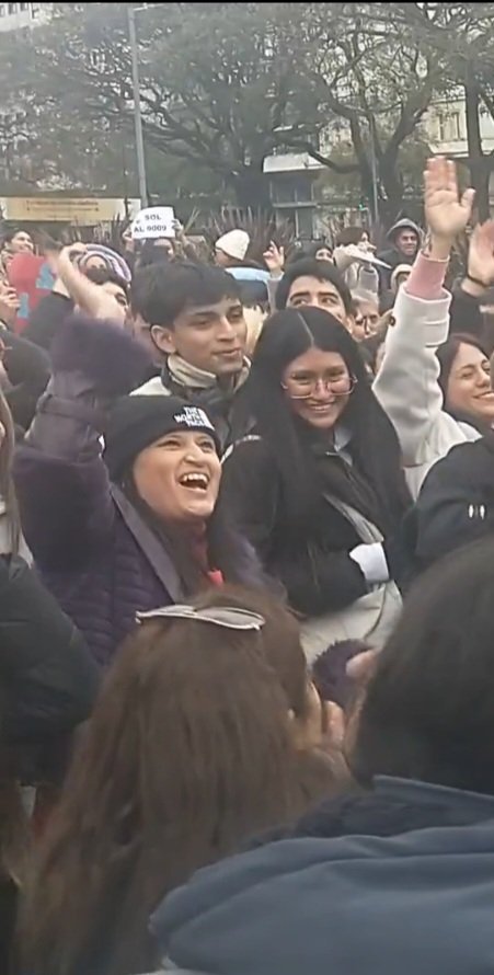 mc_vilas24's tweet photo. @Nat_aguayo13 @carina07550174 @DavidRosas97 @agusrussok Las solangistas hegemonicas del EVENTO MULTITUDINARIO DEL OBELISCO🤭🤣🤣🤣🤣🤣🤣 https://t.co/DuaHLHrW0F