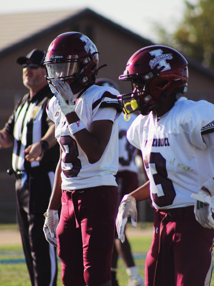 imjordanpaul's tweet photo. Jordan Paul, C/O 30, Strong Saftey / Running Back
been having a great season all around right now,
35+ tackles
1 INT
Looking foward to the next gameπ#collegefootball #classof2030 #saftey #highschoolball https://t.co/6SO9hscJHg
