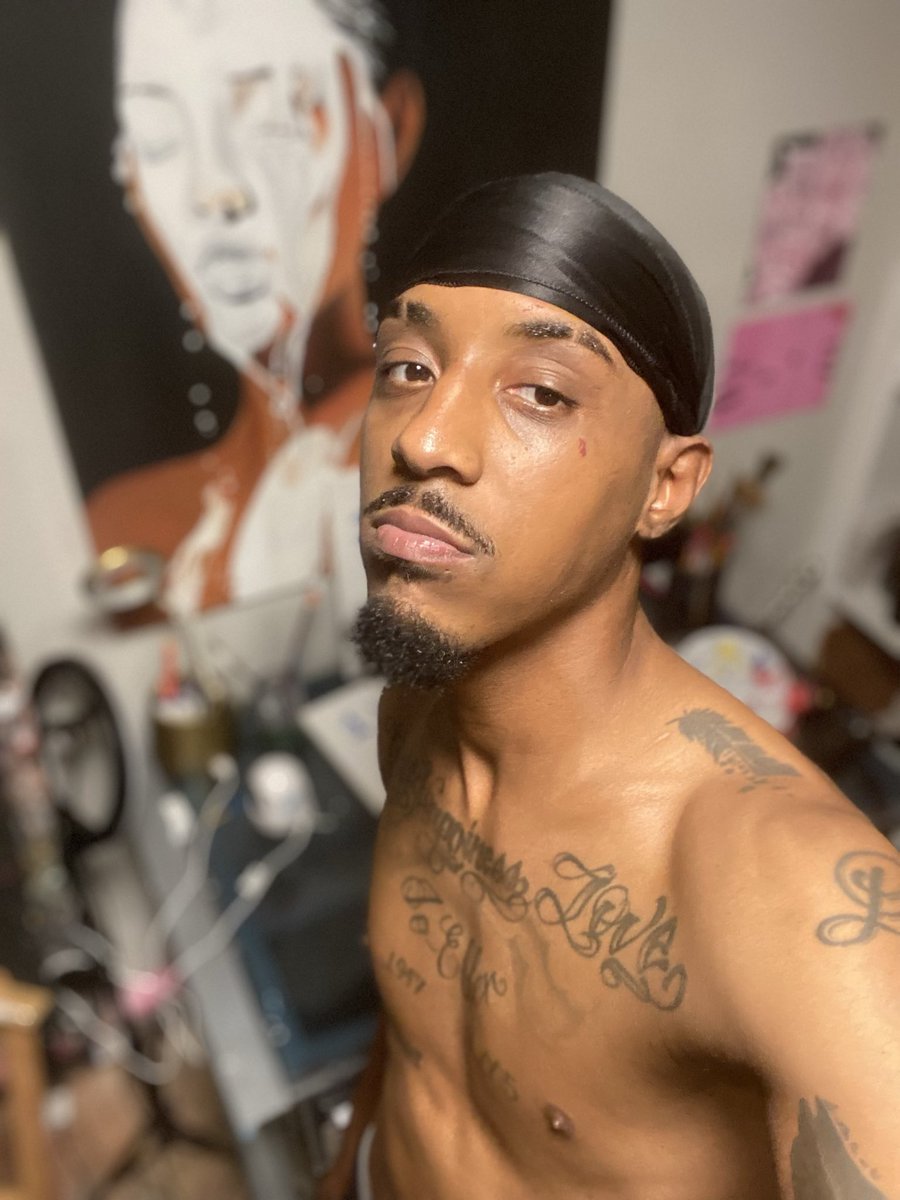 SkineeNiggaDoe's tweet photo. Sexy asf in case anyone was wondering 🤌🏾 https://t.co/ZNau2SC6Wt