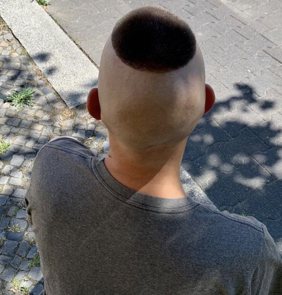 rubbrslave's tweet photo. The four permitted haircuts for slaves:
Recon
Horseshoe flattop
Short Mohawk
Bald 

All haircuts are to maintained and shaved with a razor at least every other day. Proper Masters will demand it is done every day. https://t.co/806Kp6EOlk
