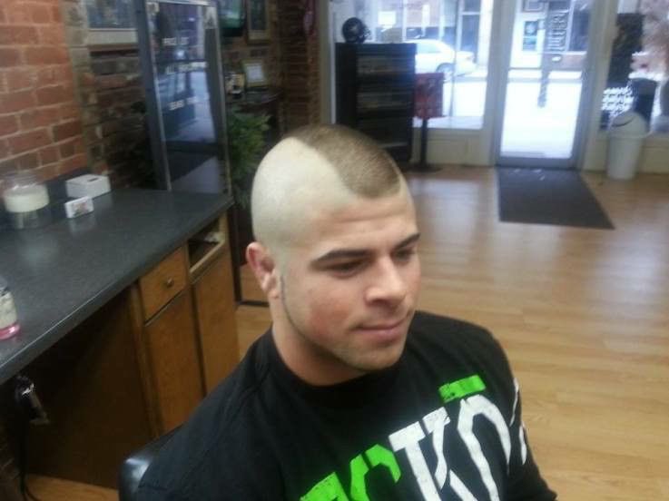 rubbrslave's tweet photo. The four permitted haircuts for slaves:
Recon
Horseshoe flattop
Short Mohawk
Bald 

All haircuts are to maintained and shaved with a razor at least every other day. Proper Masters will demand it is done every day. https://t.co/806Kp6EOlk