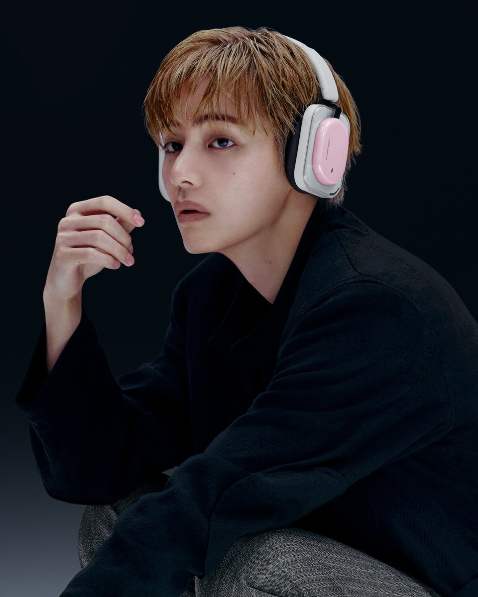 Kstyle_news's tweet photo. BTSのV、ロンドン発のテクノロジーブランド「Nothing」新たなグローバルアンバサダーに抜擢！

▼キャンペーン映像を公開🎧
https://t.co/KehQmjD6z0 https://t.co/kvQIxXaw93