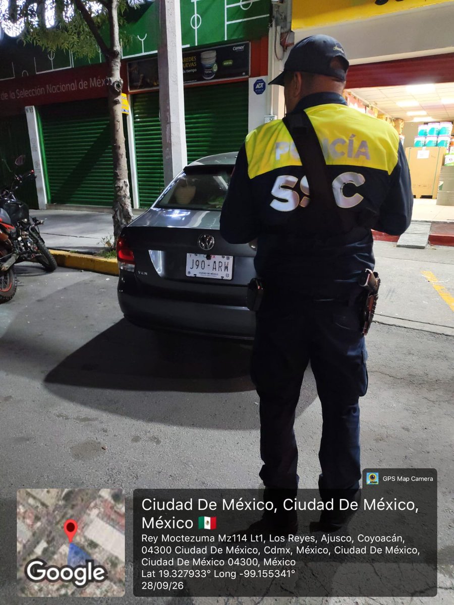 UCS_GCDMX's tweet photo. @coylavoz @GrupoBerel @SSC_CDMX En atención a su reporte acudió Policía de #TransitoGCDMX, al arribar al lugar se realiza la sanción correspondiente conforme al Reglamento de Tránsito, se implementa dispositivo de seguridad. https://t.co/3rl8U1ct3N