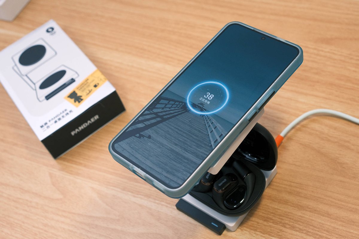 EdithMaquizf's tweet photo. Just unpacked my new portable wireless charger—game changer for my daily commute! No more dead phone mid-call ， https://t.co/ltxWbPV6pB
