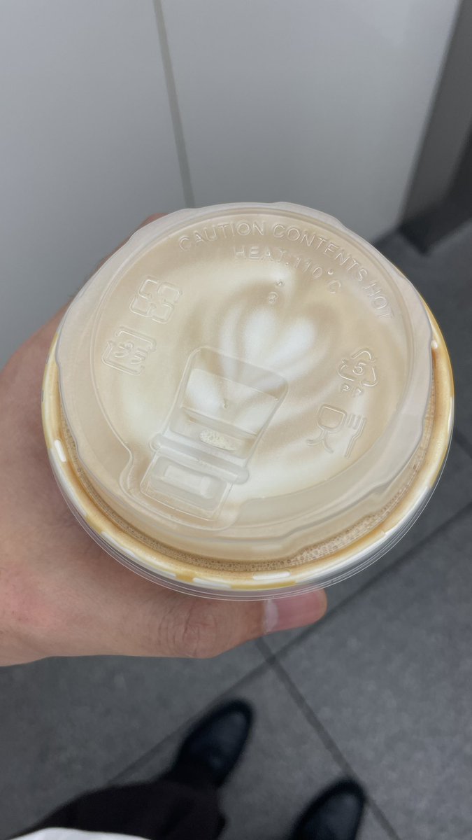 take_satonoko's tweet photo. ラテアート見える蓋
バリスタも僕もにっこり👊 https://t.co/PFU6V4bKyz