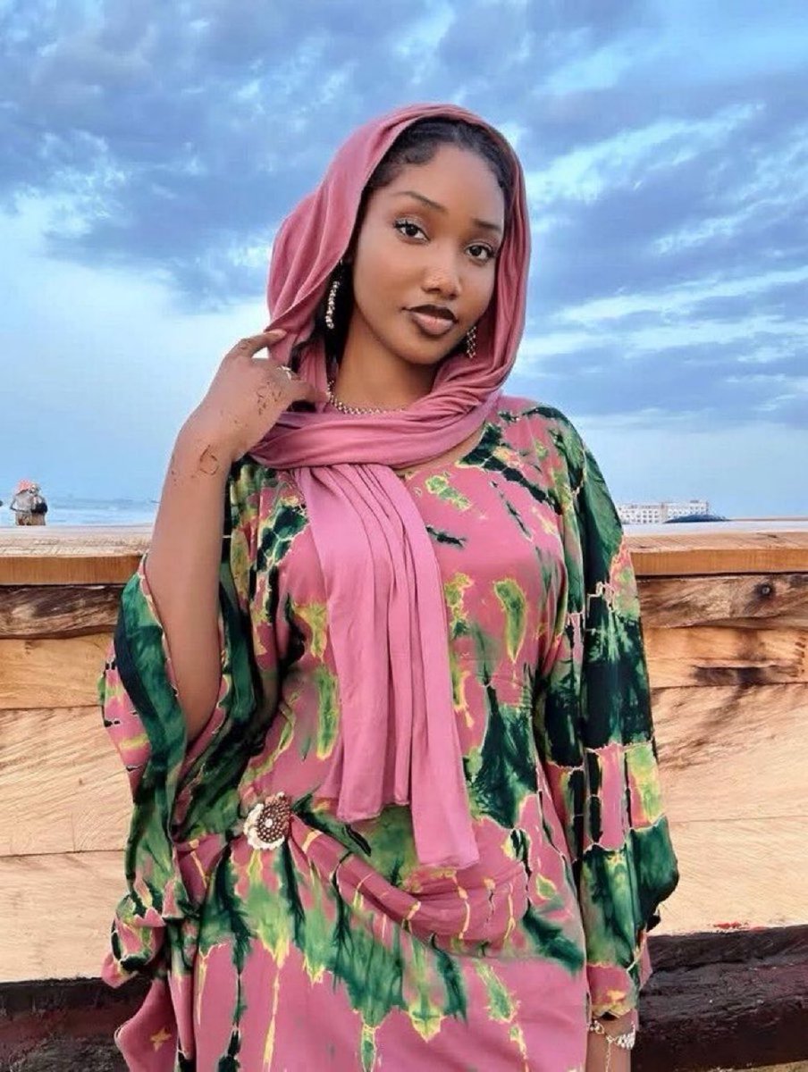 __INEZH's tweet photo. Wallahi I'm seriously in need of a husband even if he is poor😭😫💔 https://t.co/gF9S1Feksn