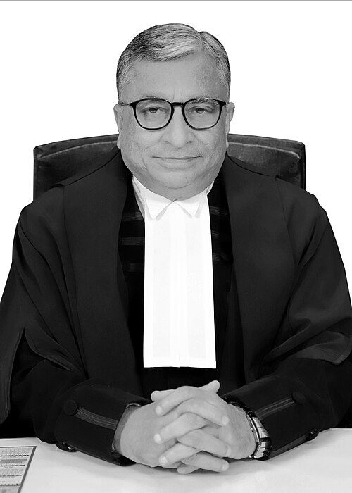 Article14live's tweet photo. As #SupremeCourt judge, Justice Krishna Murari was involved in proceedings concerning Vantara, billionaire Anant Ambani’s animal sanctuary, helping establish the framework for its pvt zoo status, elephant acquisitions & transfers, writes @SushovanPatnaik

3 yrs after retirement, he has joined Vantara’s Governing Council

Link 👇