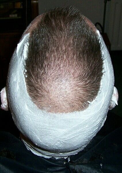 rubbrslave's tweet photo. Slaves getting their haircuts maintained by their Master. 

The pictures shows two of the acceptable haircuts for slaves: Recon and bald. https://t.co/Y8ArJu3FQ1