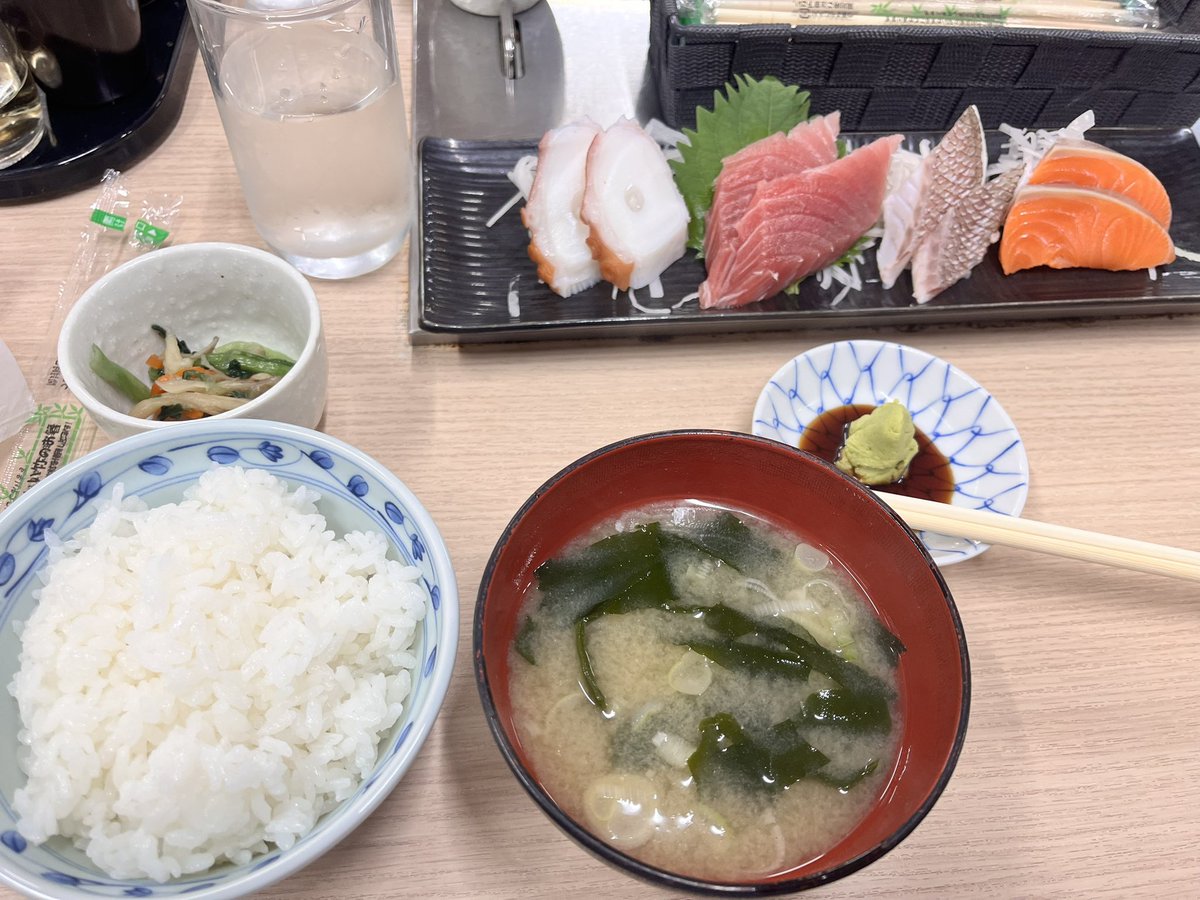 floyd4565's tweet photo. 今日のお昼 https://t.co/MDJUflHdLg