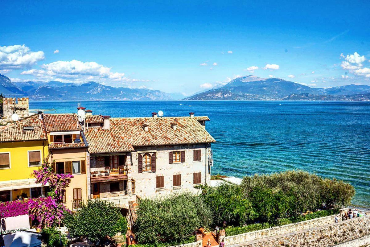 Karenpof's tweet photo. #italia #italia365 #italygram #italyphoto #italytravel #italytrip #italytrip #italy🇮🇹 #italianphotographer #photography #pics #picoftheday #lake #garda #sirmione #vita #live #natura #libertà #freedom #justbellaitalia https://t.co/WLpXIppnYL
