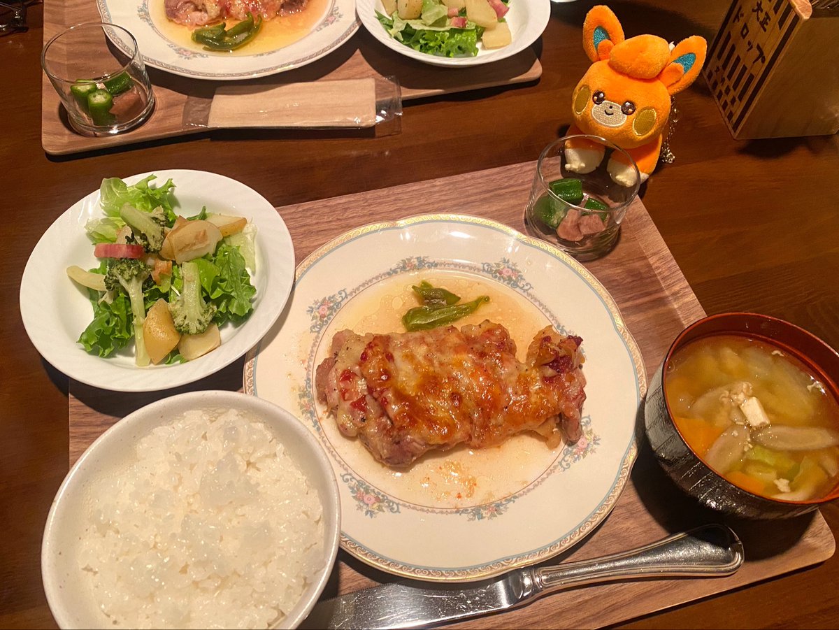 Rochi_ppp's tweet photo. 久しぶりのライムライトは、
自分のなかで当たり前の存在になっているのか、なんだか1週間ぶり〜みたいな感覚でした🌟⋆꙳笑

はじめて客室に泊まった！🛌
会いたかった人に会えた☺️💅★*
道中で🦊にも会えた😳初！
ご飯も相変わらず美味しい🍚

また絶対に行きたい場所…‼️😭 https://t.co/JoK9nABsda