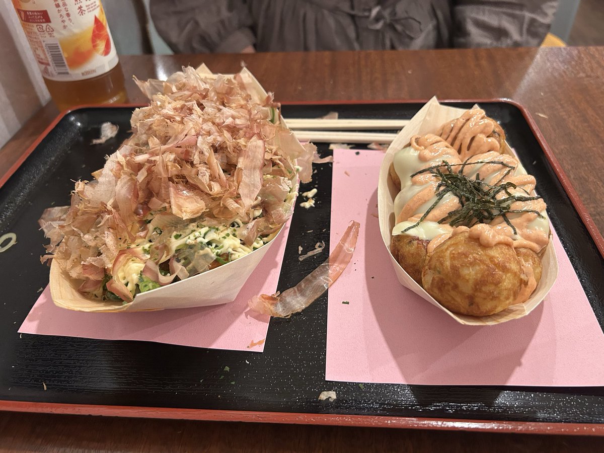 misha0530's tweet photo. 大阪で食べたもの😋

しゃぶ笑のすき焼き🐮
わなかのたこ焼き🐙
りくろーおじさん目指してる途中でいちご飴🍓食べて、なんばウォークで牛カツ重食べた🐮

天気悪かったし、脚が悪くてたくさん移動できないんだけど充分楽しめた✨ https://t.co/cO3IMoe5vQ