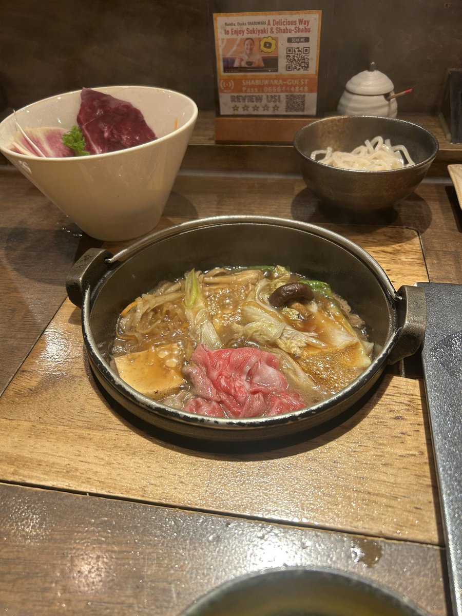 misha0530's tweet photo. 大阪で食べたもの😋

しゃぶ笑のすき焼き🐮
わなかのたこ焼き🐙
りくろーおじさん目指してる途中でいちご飴🍓食べて、なんばウォークで牛カツ重食べた🐮

天気悪かったし、脚が悪くてたくさん移動できないんだけど充分楽しめた✨ https://t.co/cO3IMoe5vQ