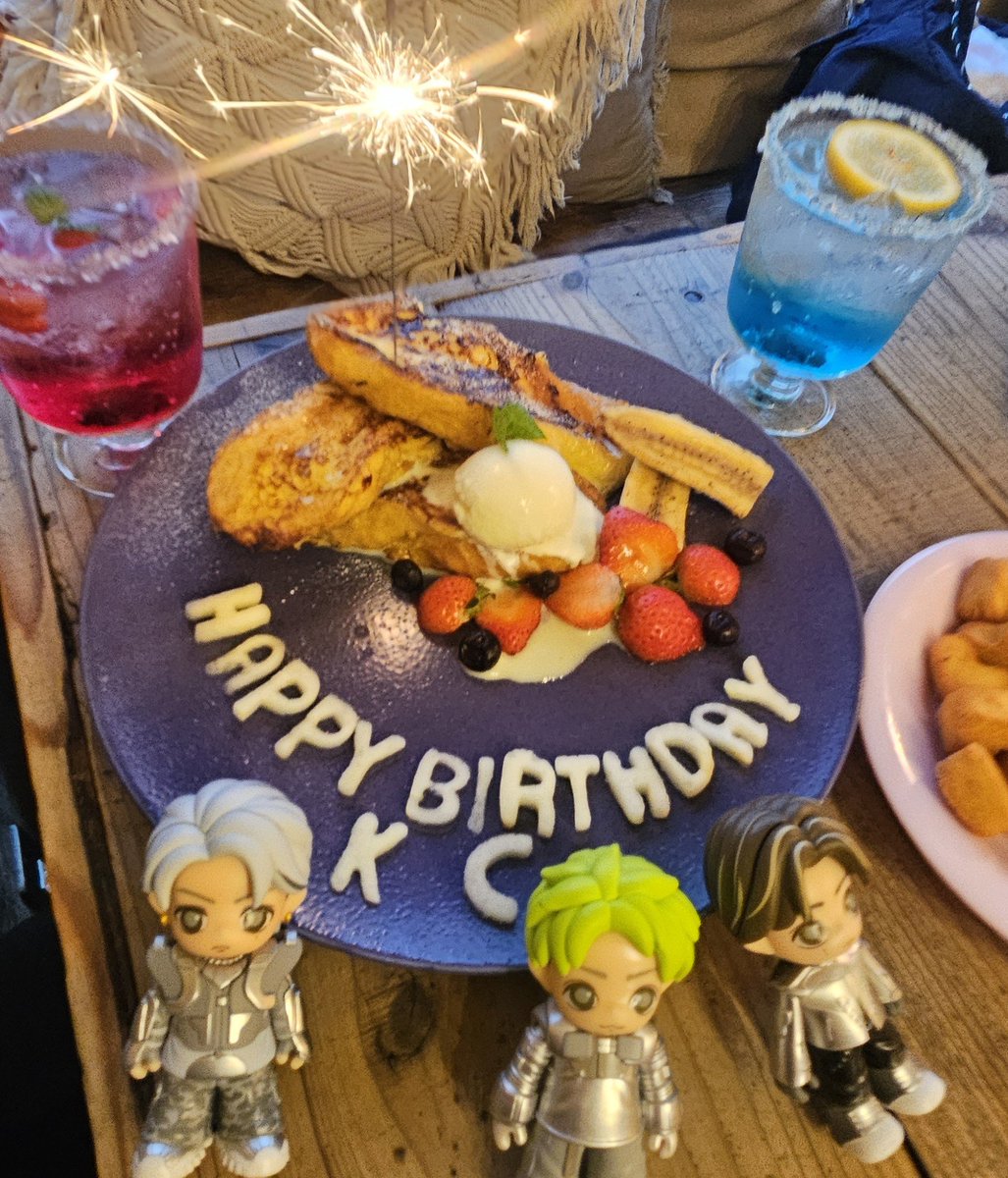 Tinker397's tweet photo. 岸くん💜おたおめ～🎉🎂✨
岸くんの笑顔はみんなを幸せにするチカラがある💜
これからもいっぱい笑ってHAPPINESS🤟ばらまいてね✨
岸くんがさらに幸せな1年♡31歳を過ごせますように✨

幸せいっぱい🫶腹一杯🐷で
Number_i応援し続けマス❤💜🩵

#KC_HBDay
#岸優太誕生祭2026
#KishiYuta https://t.co/UdT3HCzrn6