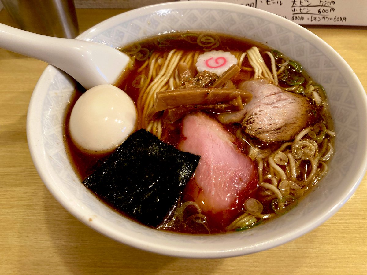 soba_addiction's tweet photo. 六琴＠荻窪

味玉ラーメン 1050円

初訪。
激戦区の荻窪に新しく出来たラーメン屋さん。
醤油ベースのシンプルなラーメンでした。
麺が多めで並でもボリュームがあります。
ご馳走様でした🙏

#ラーメン #中華そば #六琴 https://t.co/g4V1dLdiEs