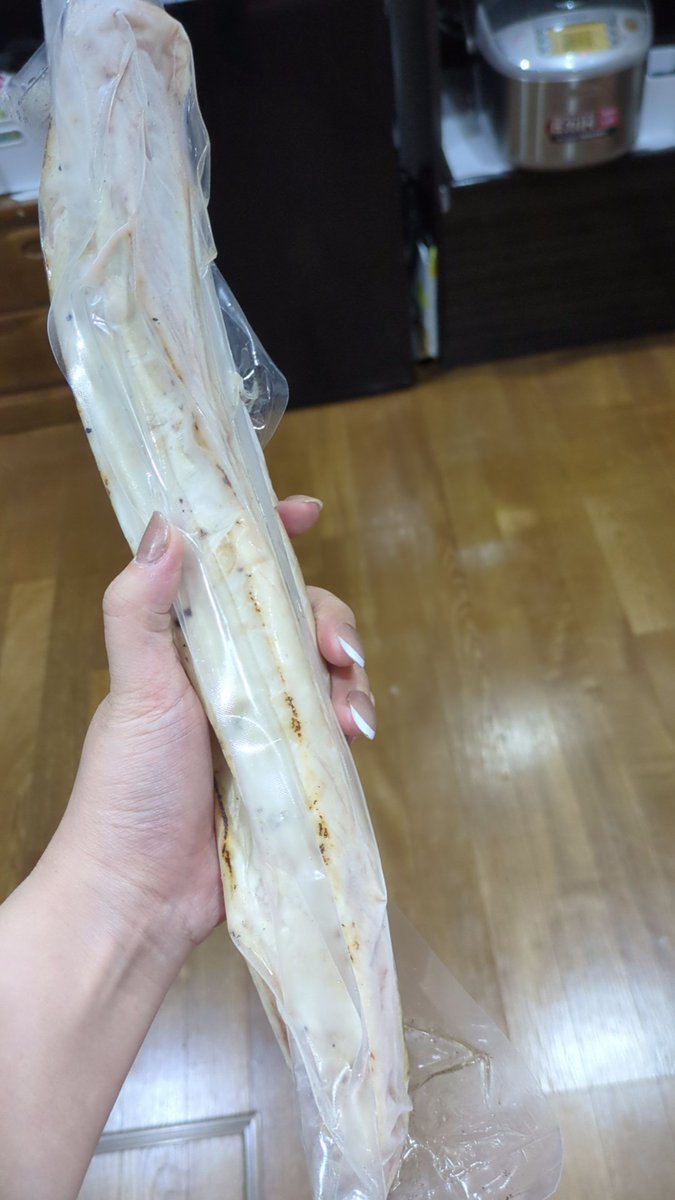 neko_y_e_'s tweet photo. 親父がくれた、ビンチョウマグロの炙り！
特製ポン酢で頂いた🤤
美味かった🤤 https://t.co/ng1QB5Jsbm