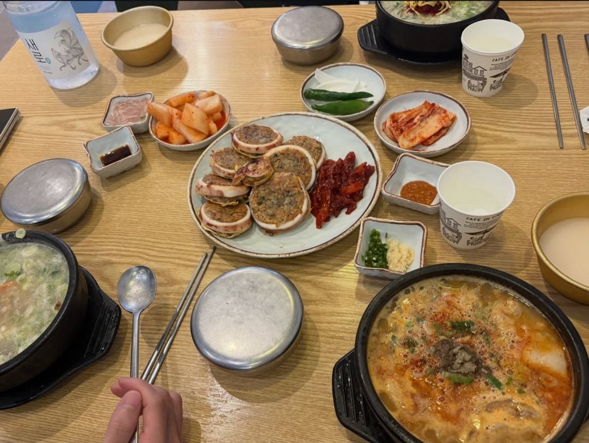 cuddly_252's tweet photo. 소희 미담
누나 음식사진찍는다고 배고픈데 기다려줌 https://t.co/OshoF7LwbG