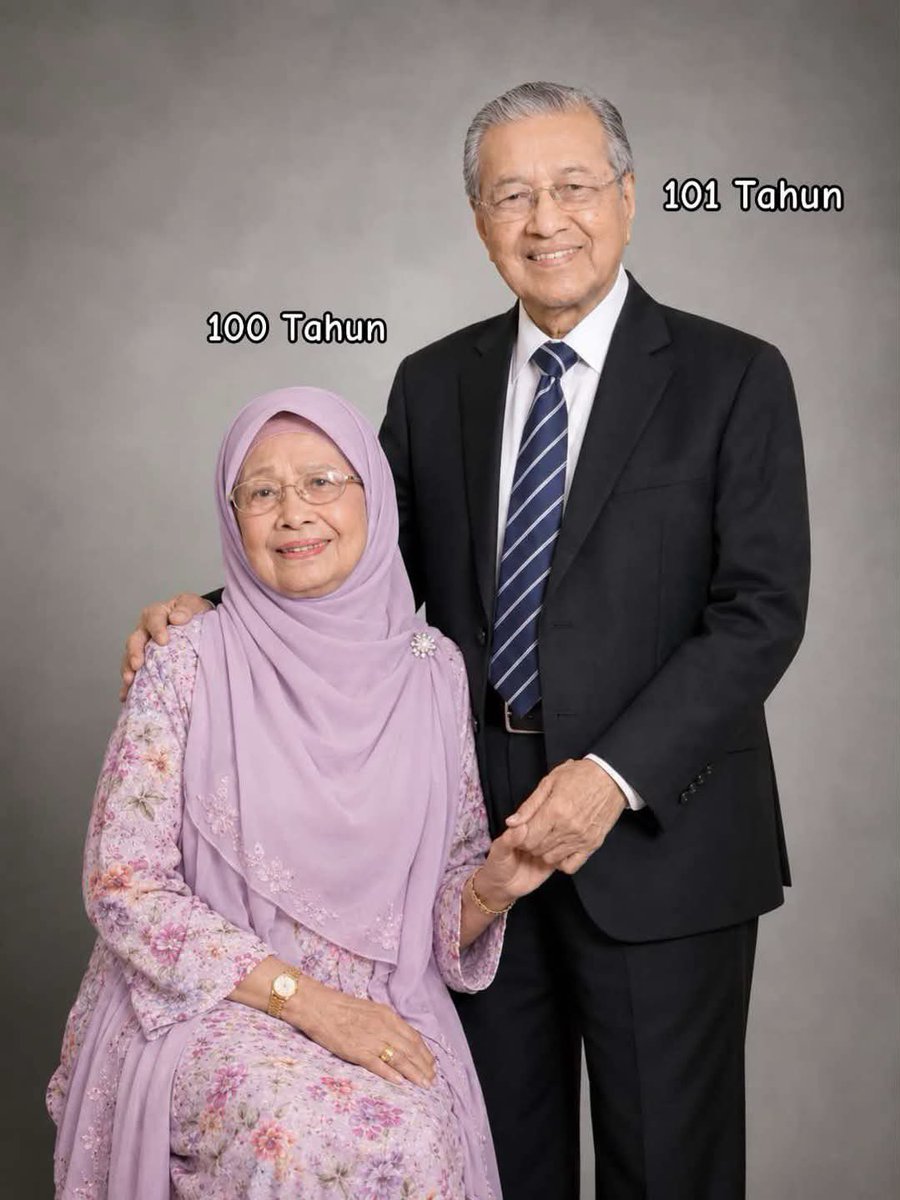 narkosun's tweet photo. Cinta sejati sampai mati.

Kalau di Eropa ada Romeo & Juliet
Kalau di Arab ada Layla & Majnun
Kalau di Jawa ada Rama & Shinta

Di Malaysia ada pasangan romantis yg bertahan sampai maut memisahkan:
Tun Dr Mahathir Mohamad & Tun Dr Siti Hasmah ♥️

Turut berduka cita atas berpulangnya Tun Dr Siti Hasmah. Semoga mereka nanti disatukan kembali di surga-Nya.