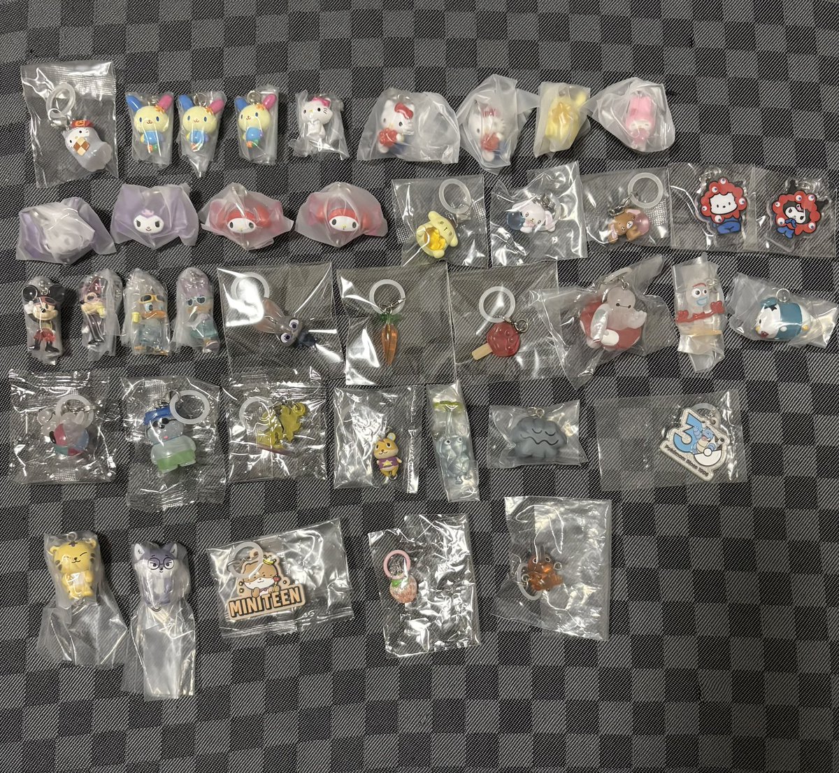 kinoko123o's tweet photo. めじるしアクセサリー ガチャ 交換
サンリオ ディズニー スヌーピー ハロウィン キティ ウサハナ SUMMER ピクミン こんぺいとう たまごっち

譲 画像1,2 ズートピア初弾はセブン購入品です

求 画像3,4トイストーリー最優先

↓同種交換希望
カラとも ツムツム エモきゅん アンディが来た

2:2〜 https://t.co/Dm39lHWo9l