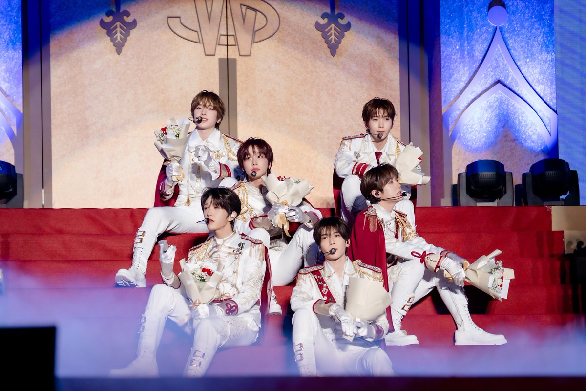 showoffice2023's tweet photo. NCT WISH 2ND ANNIVERSARY FANMEETING <六位王子都想娶我?> IN TAIPEI

手心貼手心🫸🫷，一起心電心☝️🌀
這首歌給 WISH 跳，適合度根本就是 100%！
還好有Reels回味，真是讓人整天姨母笑看一百遍

這次除了王子們換上白色的新衣服，
華麗的 Hot & Great Love in World 城堡，
也和王子們一起來到了台北！🏰
夢幻的場景出現在眼前，
而想見的王子們就在舞台上，
歐買尬，小說是真的可以這樣成真的嗎！

2026年9月5日，台北也成了故事的一部分，
而我們和 WISH，也共同寫下了閃閃發亮的一頁💚

點連結儲存高清王子：
https://t.co/ItcWPHRuwE

#NCTWISH #NCTzen
#NCTWISH_FANMEETING_IN_TAIPEI