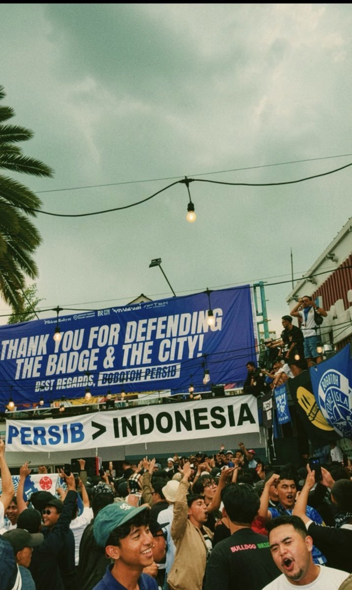 fahmiamet's tweet photo. Jauh sebelum kejadian Ferdinand Sinaga di 2014,saya pernah menangis ketika timnas kalah di final piala tiger 2004 dan final AFF 2010.

Tapi sejak para Pemain Persib di Timnas &amp; Capo Supporter Timnas yg kebetulan Bobotoh "Diusik",
saya meyakini Timnas hanya milik segelintir orang. https://t.co/cXG0qeAhSr