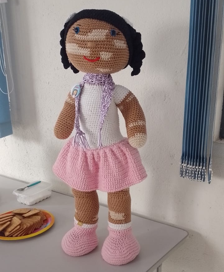 Complex's tweet photo. Man with vitiligo crochets dolls for kids like him ❤️‍🩹

📸: vovocrocheteiro https://t.co/XyX4LvR893