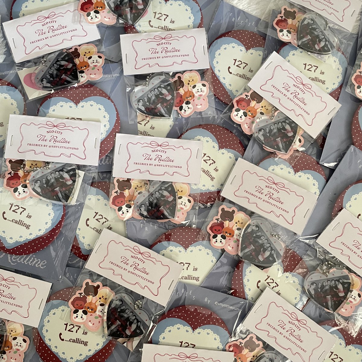shylittleyuno's tweet photo. preview freebies buat the redline.. karna ada 2 macem jadi total ada banyaaak tolong bantu habisin ya guys dan kalo dapet pls jangan dibuang ㅠㅠ https://t.co/a6ETIwCrIx