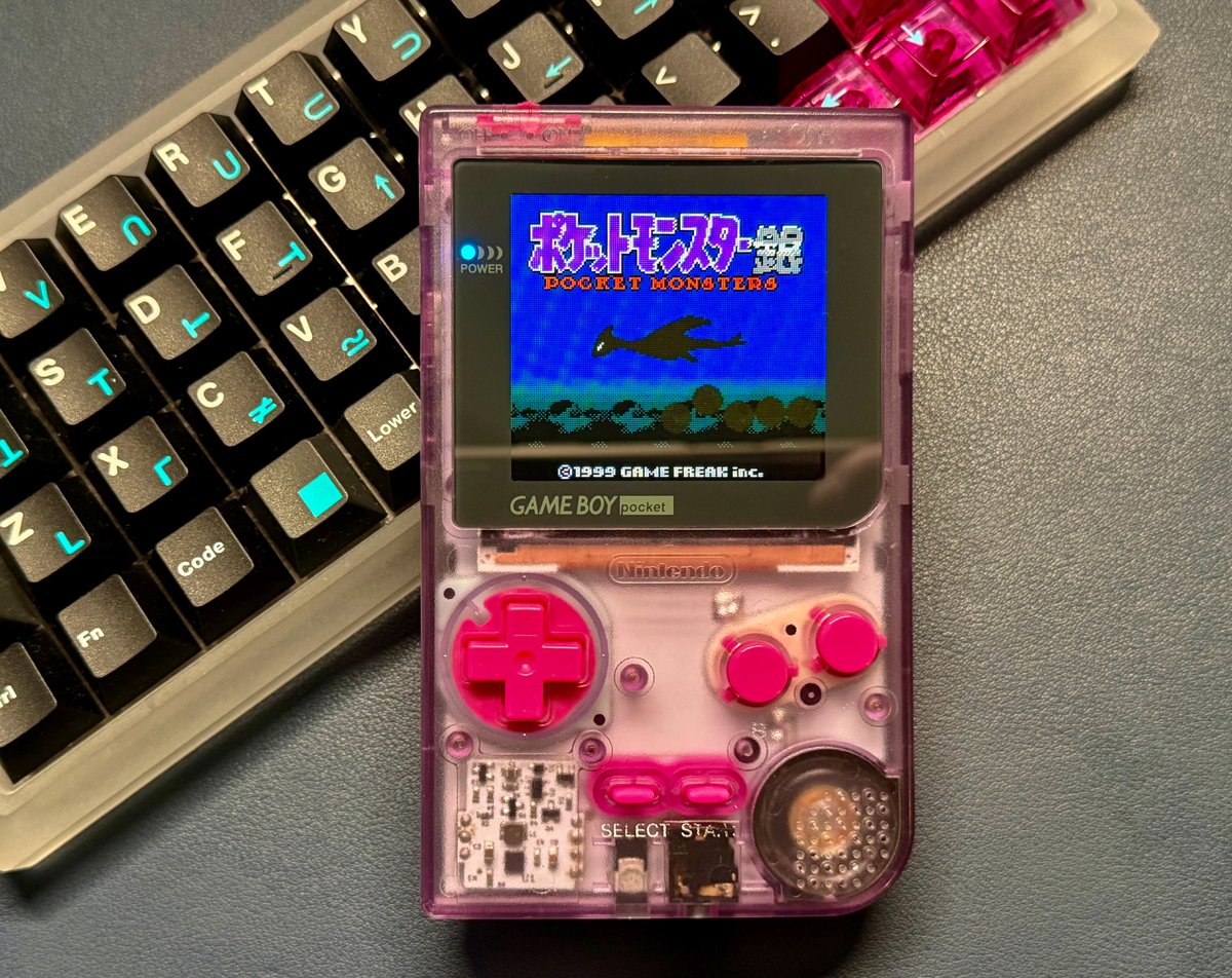 monksoffunkJP's tweet photo. ゲームボーイポケットをゲームボーイカラー化するやつやってます https://t.co/uVrfY1vcND