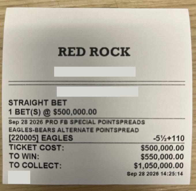 BFawkes22's tweet photo. One bettor at @STNSportsApp in Vegas wagered $500,000 on an alt line of Eagles -5.5 at +110 odds against the Bears on Monday Night Football.

The Eagles never led in the game.

Final score: Bears 27, Eagles 7❌ https://t.co/C3OV0JHkGc