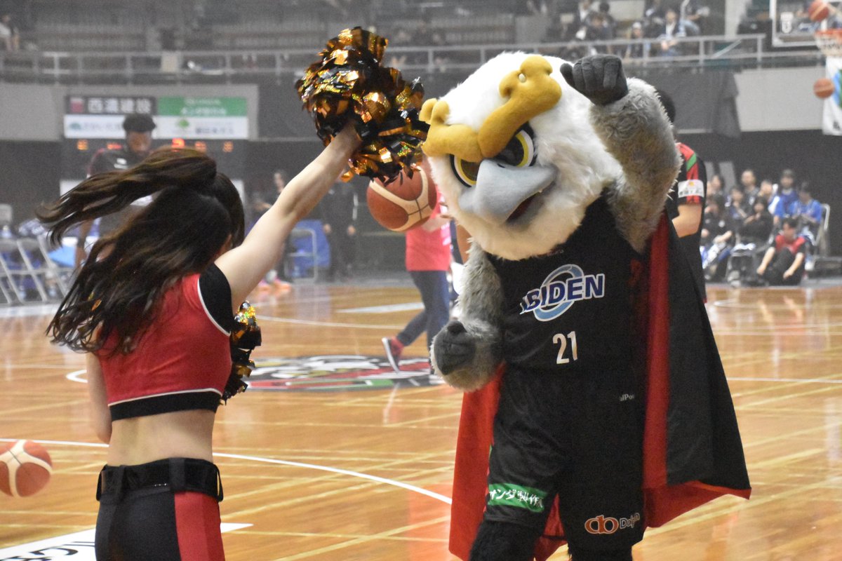 koukaz2001's tweet photo. B・ONE開幕戦ゲーム2　劇的勝利の裏側とHC、選手が考えていたことを聞きました
＃岐阜スゥープス
＃SWOOPS
＃デマーカス・ベリーHC
＃エリック・マクリー　

２つのタイムアウトと勝利への確信｜koichisaito @koukaz2001 https://t.co/jhnvWpijYn https://t.co/XnxRnTVixN