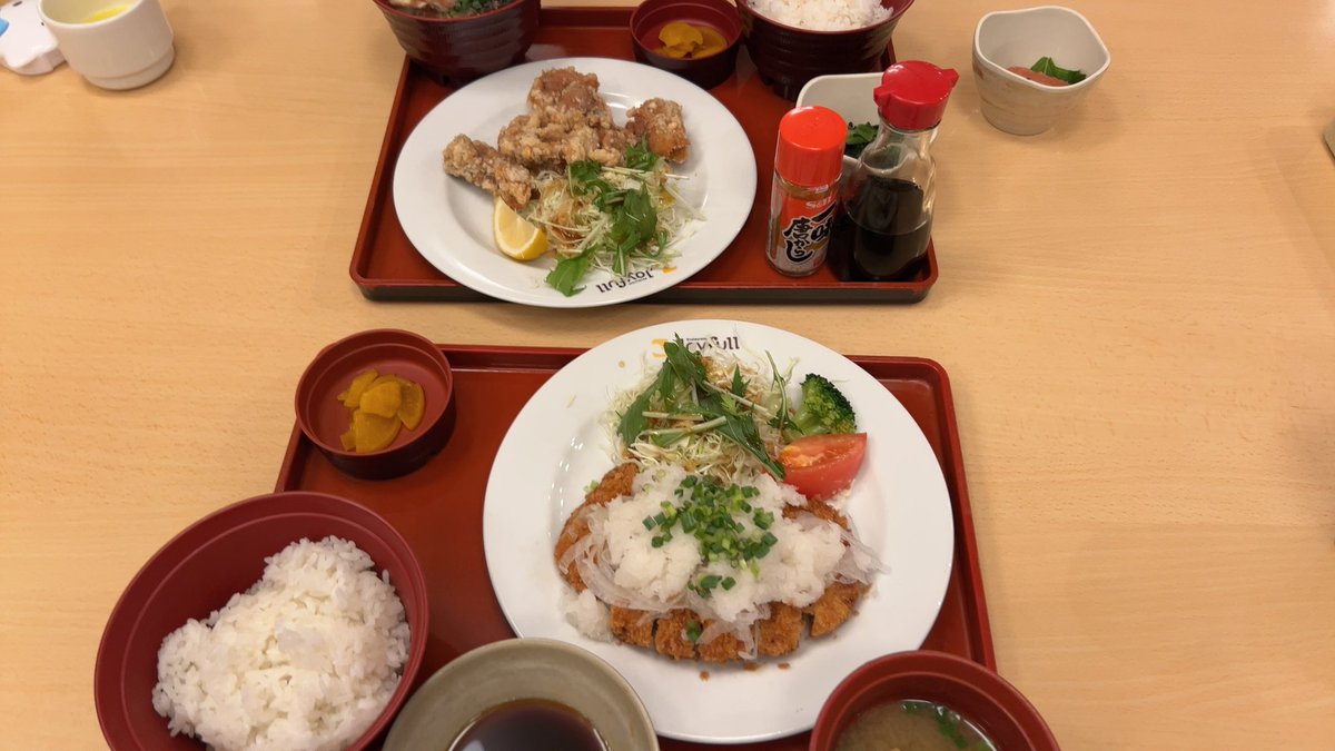 risa33215's tweet photo. この前ルイちゃんとご飯行ったとき。夜中行く時だいたいここよね。
@deriyaku2 https://t.co/Xre1FIgXOk
