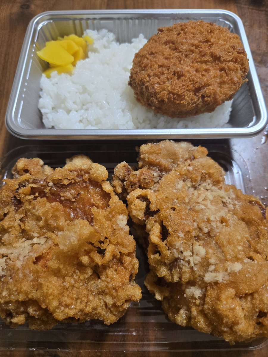 ta1_2chi8's tweet photo. 今日のお昼ごはんは「からあげの拓 本牧上野町店」さんのハムカツとからあげ2個入り弁当！（950円・出前館）

​昨晩に引き続きリピしちゃいました！

ごちそうさまでした～♪😋

#からあげの拓
#お弁当 https://t.co/GuqxVlz8U1