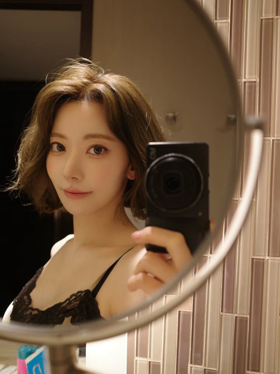 youremyskr's tweet photo. 260929 #사쿠라 인스타그램 https://t.co/W7zXS4ruYr