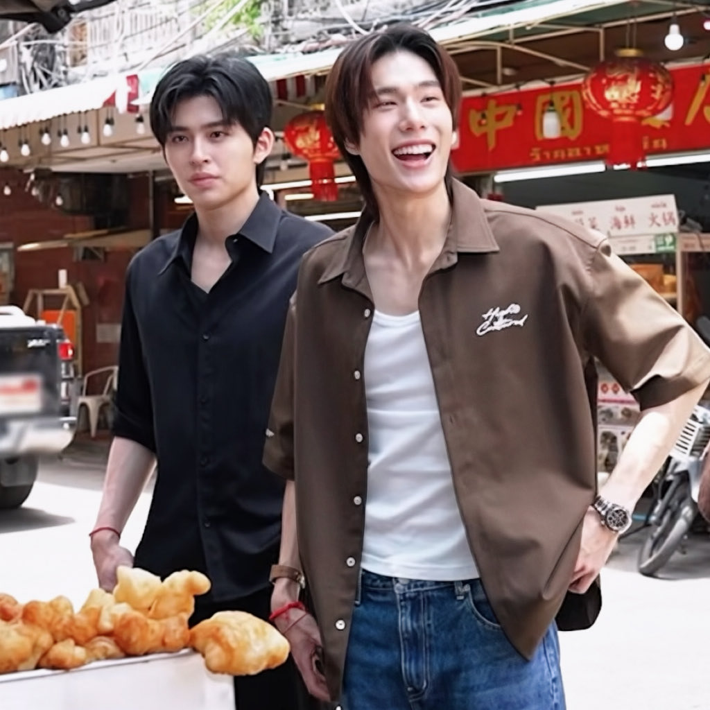 folder_once's tweet photo. พี่แปลนกับน้องเณ หน้าร้านน้ำเต้าหู้ https://t.co/hsp9Sr5snz