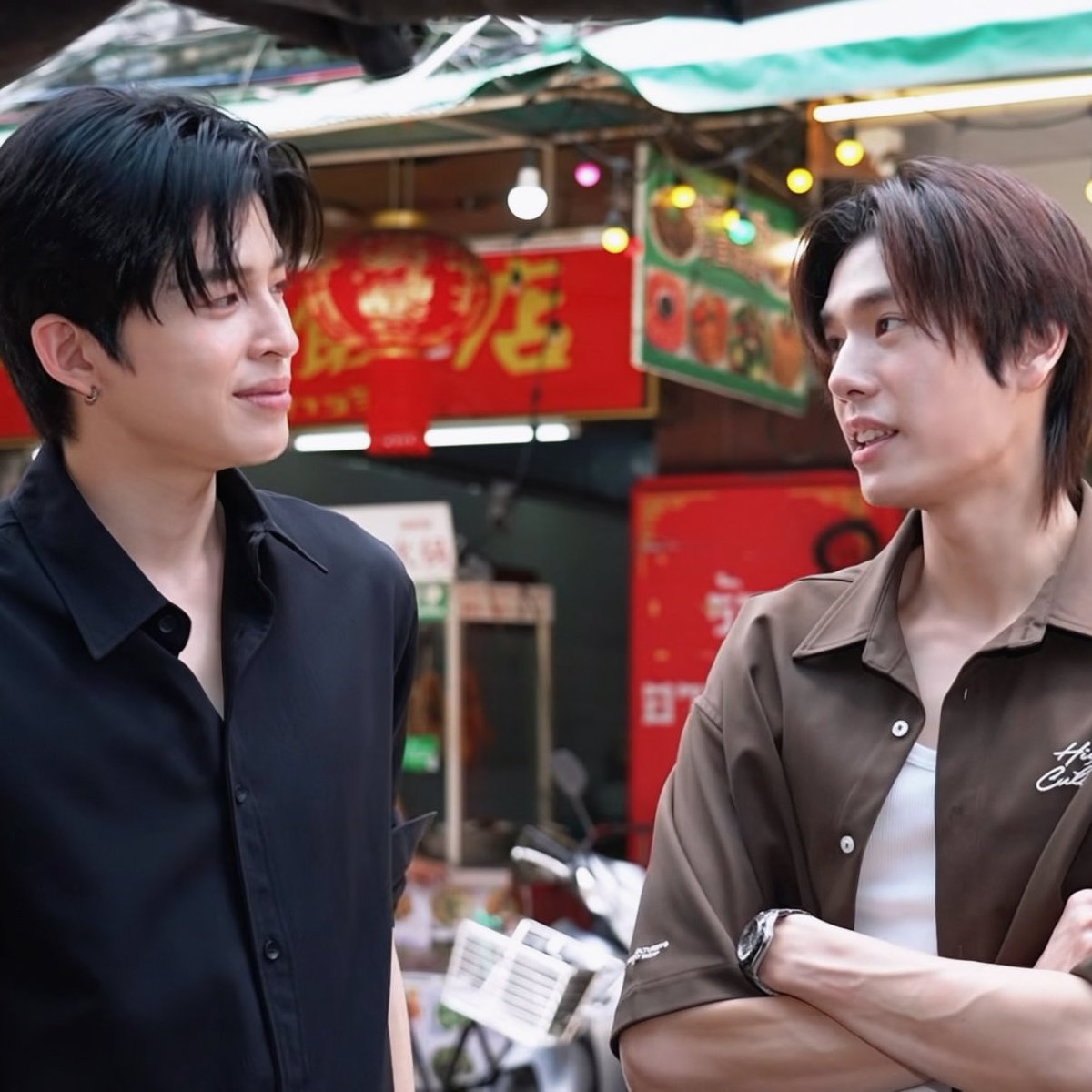 folder_once's tweet photo. พี่แปลนกับน้องเณ หน้าร้านน้ำเต้าหู้ https://t.co/hsp9Sr5snz
