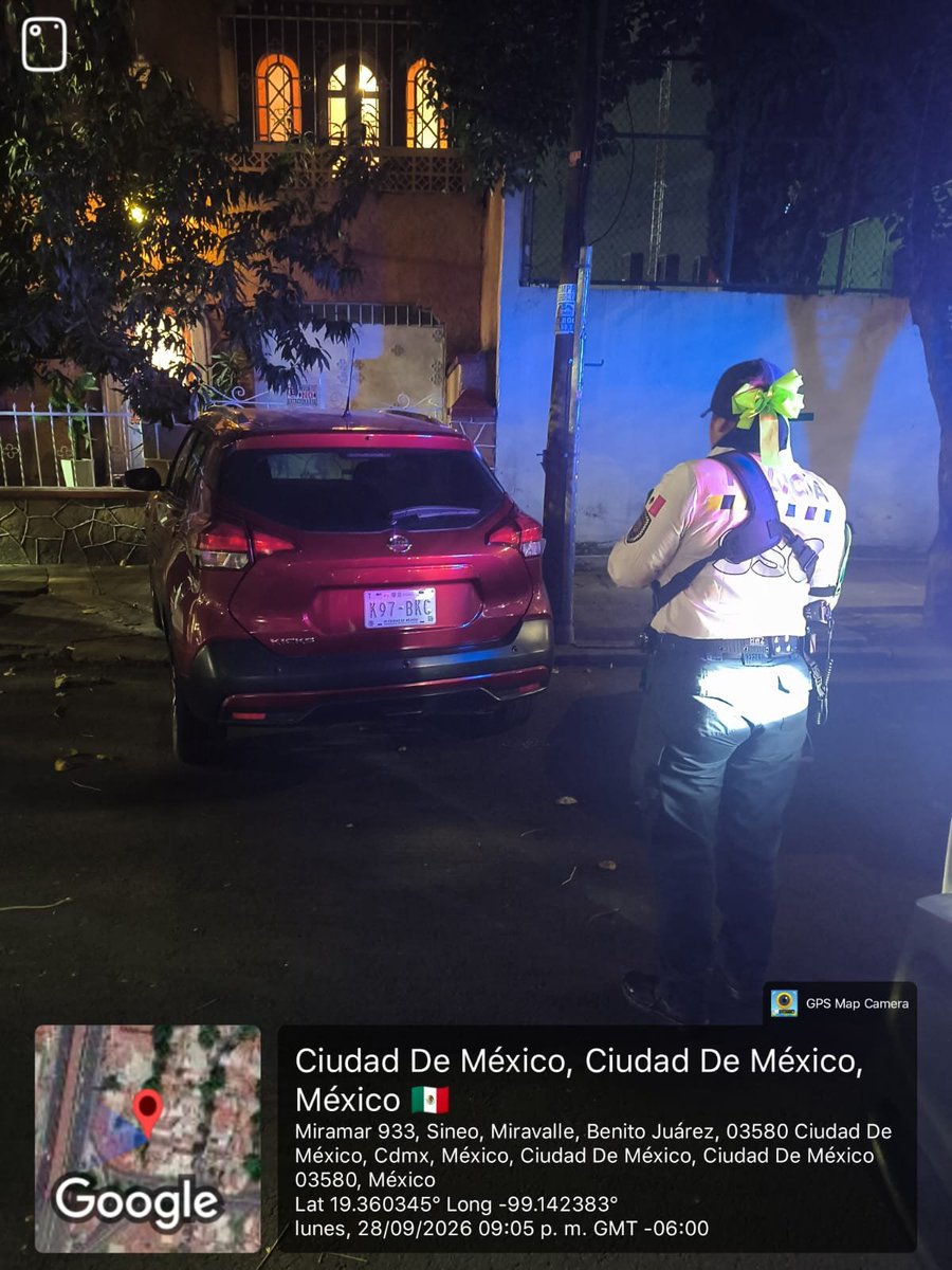 UCS_GCDMX's tweet photo. @HectorA13447233 @PabloVazC @locatel_mx En atención a su reporte acudió Policía de #TransitoGCDMX, al arribar al lugar se realiza la sanción correspondiente conforme al Reglamento de Tránsito, se implementa dispositivo de seguridad. https://t.co/y64dXWlih5