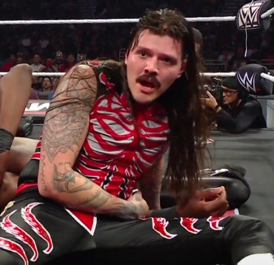 AnaAuroner's tweet photo. i love it when he looks distraught.. so gorgeous <3 https://t.co/eOdR1U0dmu