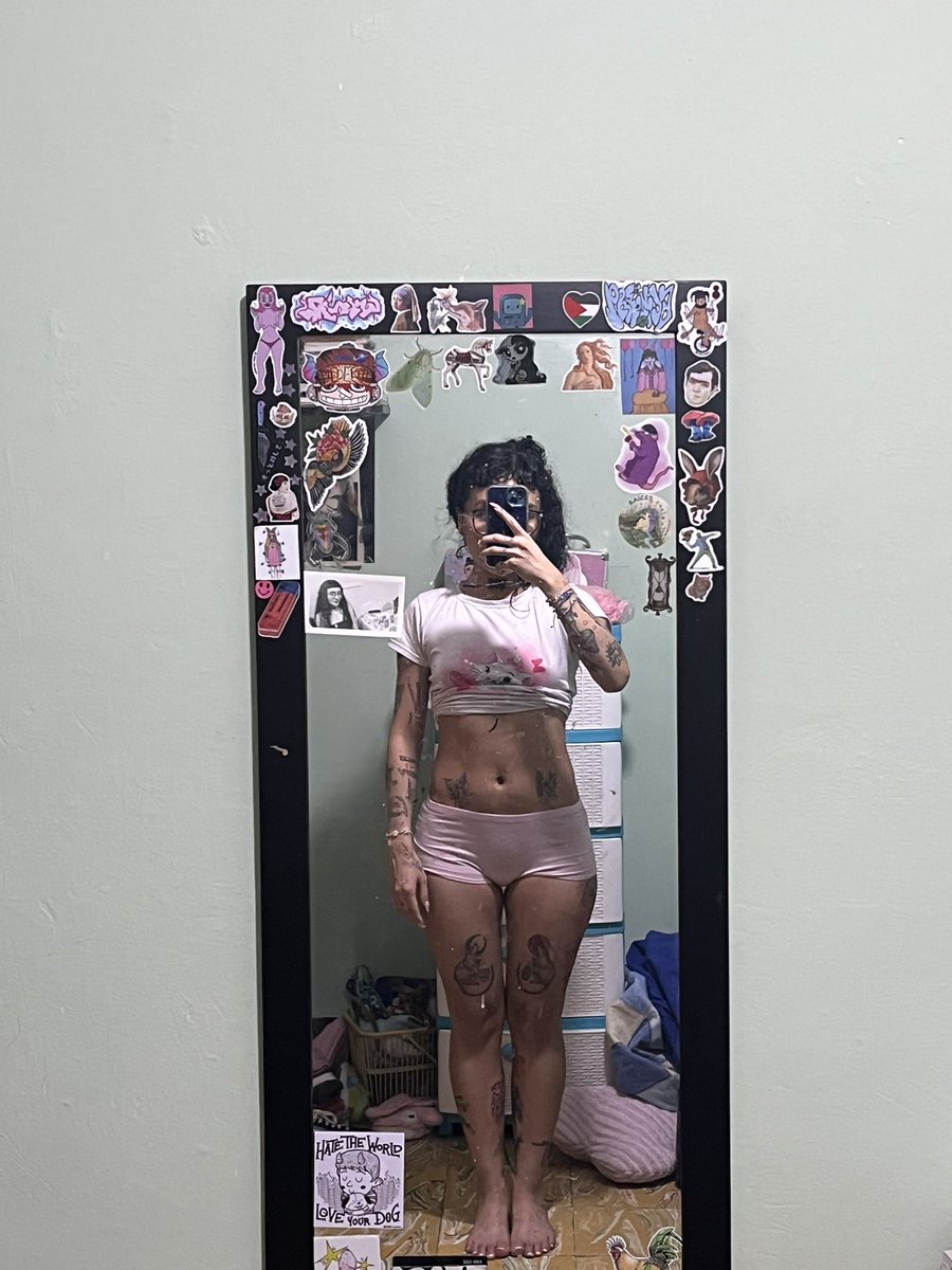 zkynn26's tweet photo. Me siento tan gorda #edtwt https://t.co/7m9pWjqYc2