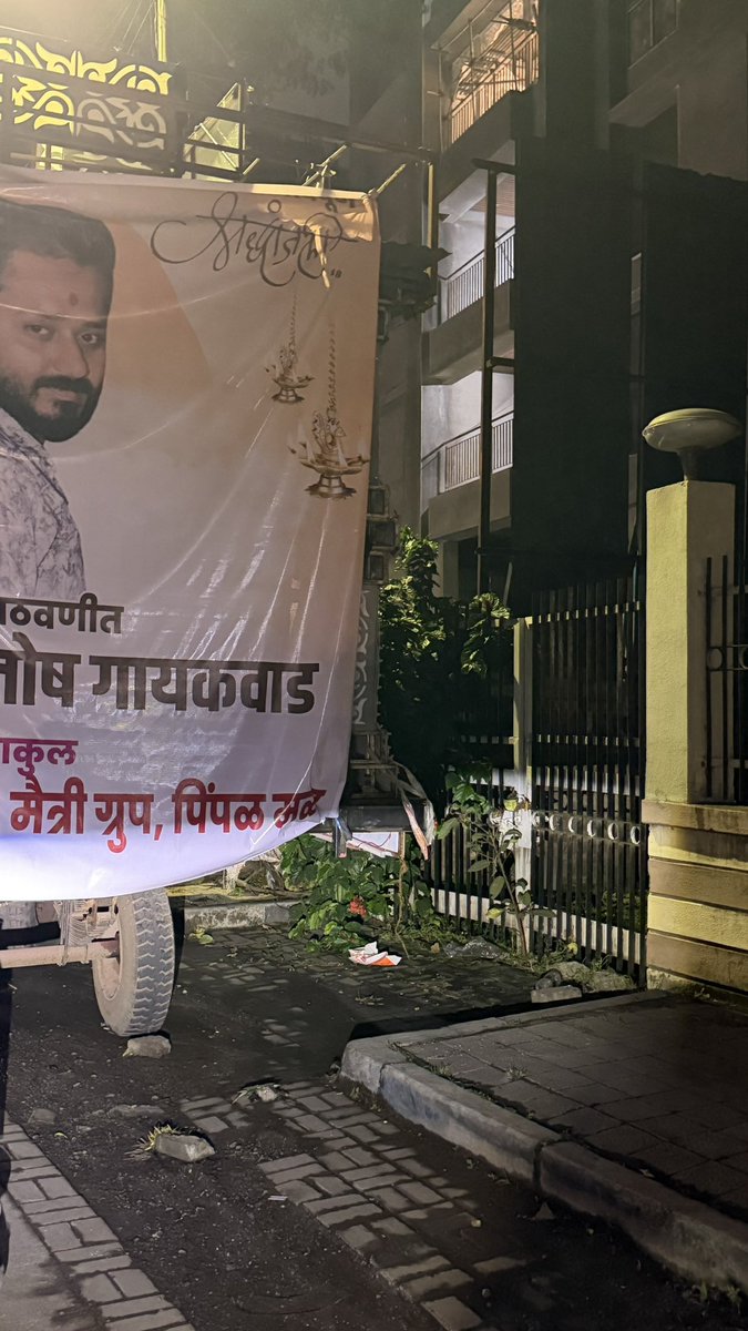 SAMKITOSWAL2's tweet photo. @PuneCityTraffic @CPPuneCity 
This vehicle is parked in Maharashinagar since past 3 month &amp; there have been no police officer seeing to remove the obstruction. It’s ridiculous that none of you even cared to remove it. I am formally requesting you to remove this vehicle. https://t.co/2s8h8uNUXL
