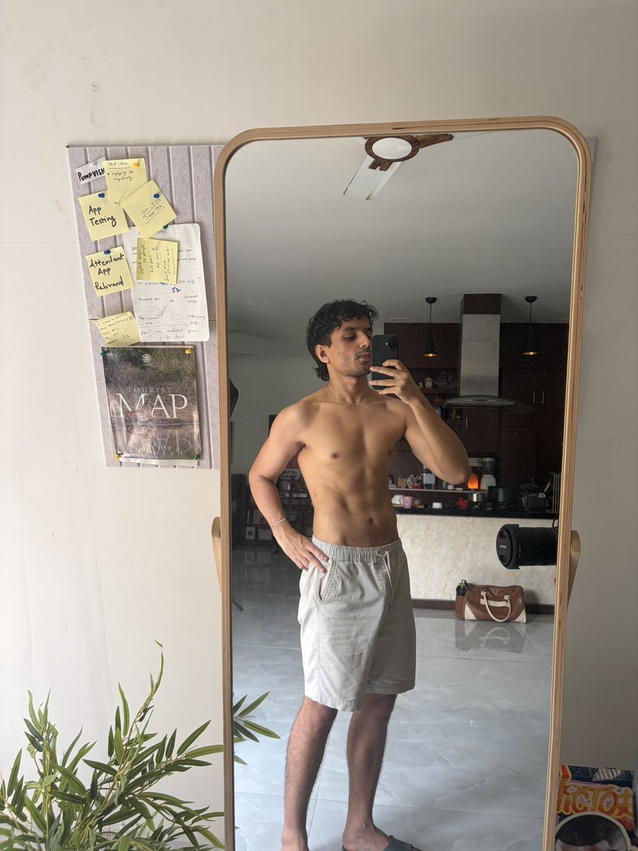 rishabmishraa's tweet photo. April 2026 vs September 2026. 

You can literally change your life in less than 6 months. https://t.co/ApznoNsp4G