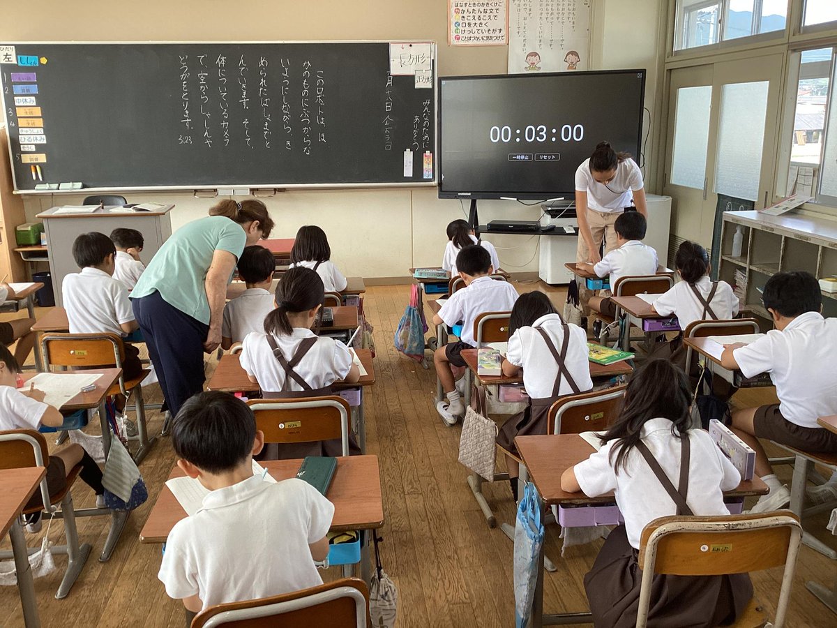 k_oshimi_e's tweet photo. 9.17朝学習（視写）2年生
朝学習で、視写に取り組みました！2年生の子どもたちも、丁寧に文字を書き写しました。いい姿勢で、鉛筆を正しく持って、取組を続けていきたいと考えています。 https://t.co/IB36VGK646