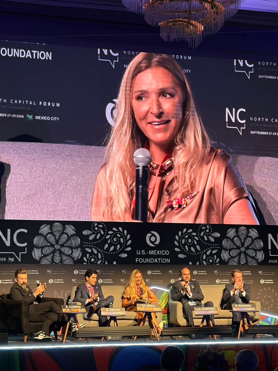 BIVAMX's tweet photo. En el #NorthCapitalForum, nuestra Directora General, @maria_ariza  conversó sobre cómo convertir el interés por México en inversión efectiva: más vehículos, empresas preparadas para acceder al mercado y mayor certidumbre. También hablamos de crédito, IA y liderazgo. 

#NorthCapitalForum #BIVA #MercadoDeCapitales #México #Norteamérica #Financiamiento #Innovación #InteligenciaArtificial