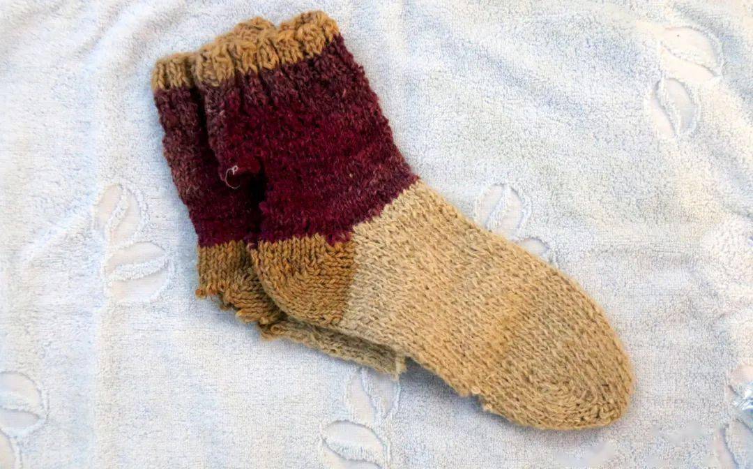 LudieAlmaru3xy's tweet photo. Just finished folding all the laundry, and found a sweet little sock tucked into the pillowcase—guess someone (me, obviously) can’t keep track of them. ， https://t.co/HZbAY4Fnsb