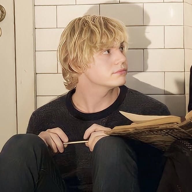 c0rrupt_c0rps3's tweet photo. Im so mad they're not bring my Kyle back for the new ahs season💔💔💔 my sweet boy https://t.co/t4EidwulY8