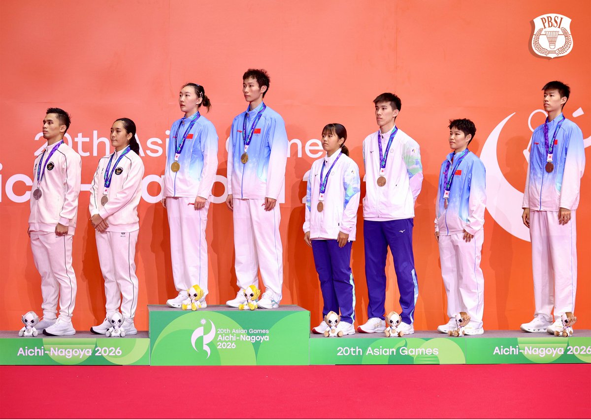 INABadminton's tweet photo. Podium ganda campuran Asian Games Aichi-Nagoya 2026.

🥇: Jiang Zhen Bang/Wei Ya Xin 🇨🇳
🥈: Amri Syahnawi/Nita Violina Marwah 🇮🇩
🥉: Ye Hong Wei/Nicole Gonzales Chan (Chinese Taipei), Feng Yan Zhe/Huang Dong Ping 🇨🇳

Selamat kepada peraih medali 📸

#BadmintonIndonesia #AsianGames2026