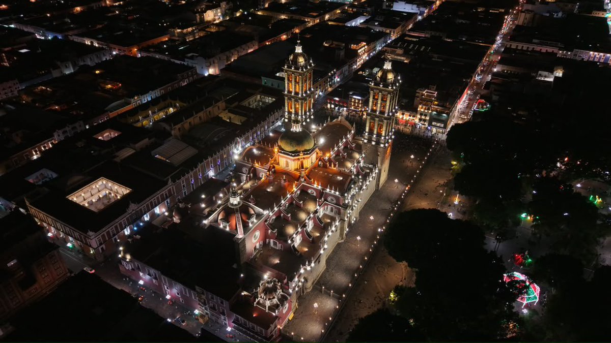 pepechedrauimx's tweet photo. ¡La catedral más bonita y mejor iluminada del país! 🙌🏻

Hoy encendimos la nueva iluminación de nuestra emblemática #Catedral, que permite resaltar aún más su belleza y los detalles de su arquitectura. 🏛️💡

¿Qué tal nos quedó? 📸 https://t.co/3EyY5135gE