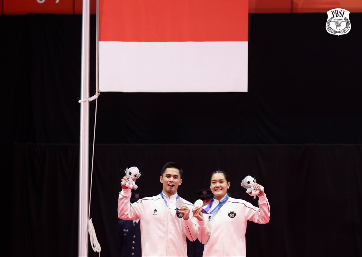 starfess's tweet photo. -star bulutangkis menyumbangkan 🏸 medali lagi buat Indonesia 🇮🇩
selamat untuk 🥈: Amri Syahnawi/Nita Violina Marwah
(ganda campuran Asian Games 2026) 

https://t.co/CFCFgpTAhE